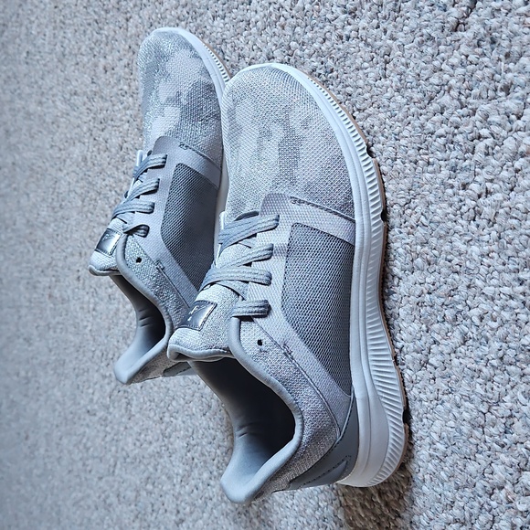 New Avia Gray Shimery Athletic Sneakers - Picture 5 of 11